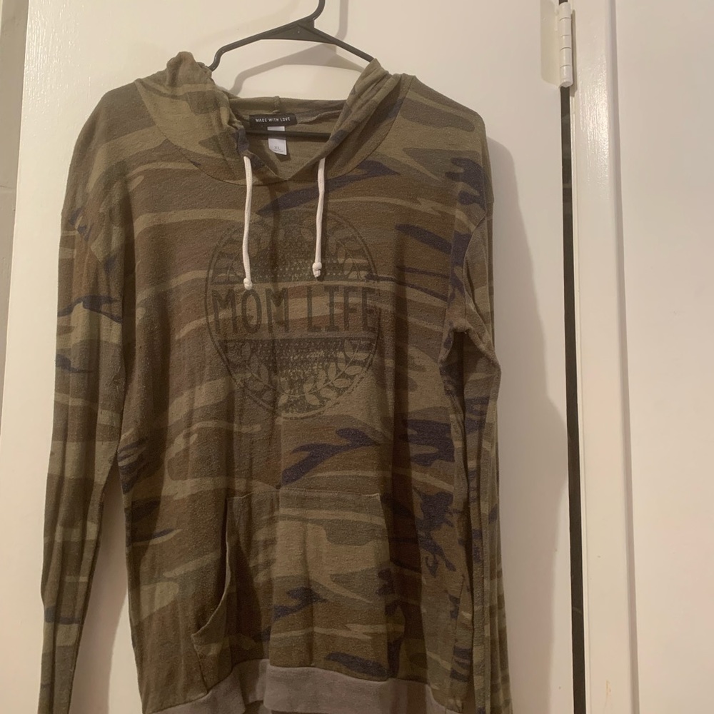 Camo mom life sweatshirt. Very thin cozy material. Size xl